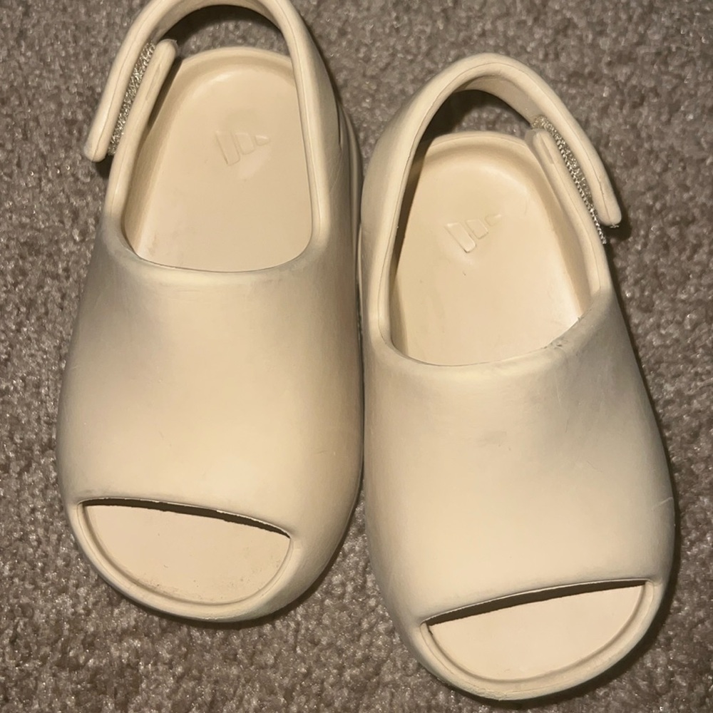 Kids Yeezy slides